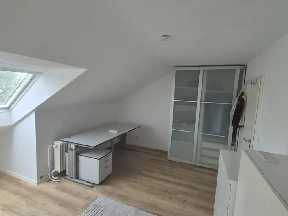 Furnished Room (19 sqm) in 2-Person Shared Apartment / 75 sqm with Separate Living-Dining Room, Kitchen, Balcony, Bathroom