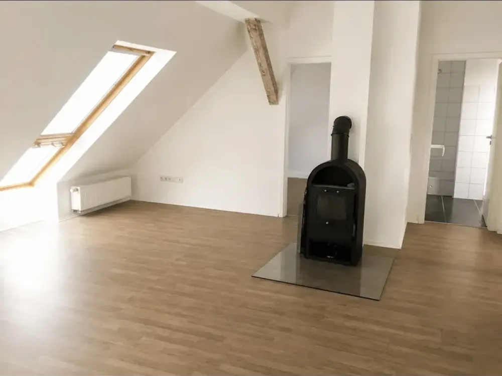 Looking for a new tenant immediately, suitable for shared flat. 4-room apartment in Frankfurt am Main Oberrad