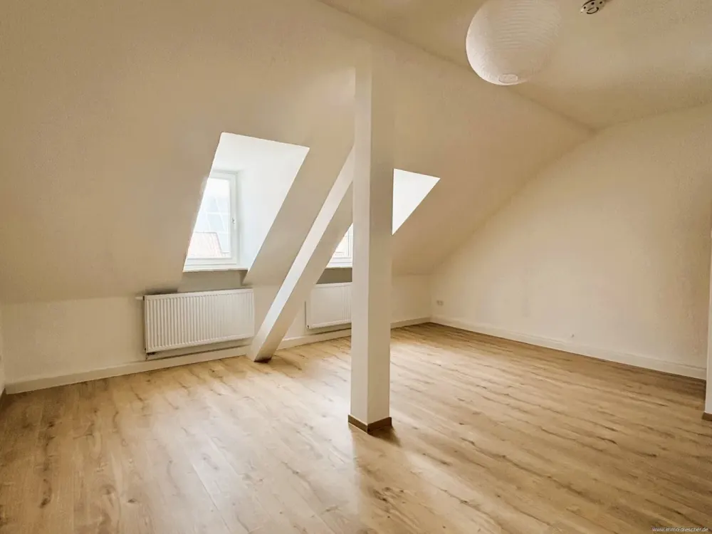 Newly Renovated Attic 3-Room Apartment with New Built-in Kitchen in SB - CITY