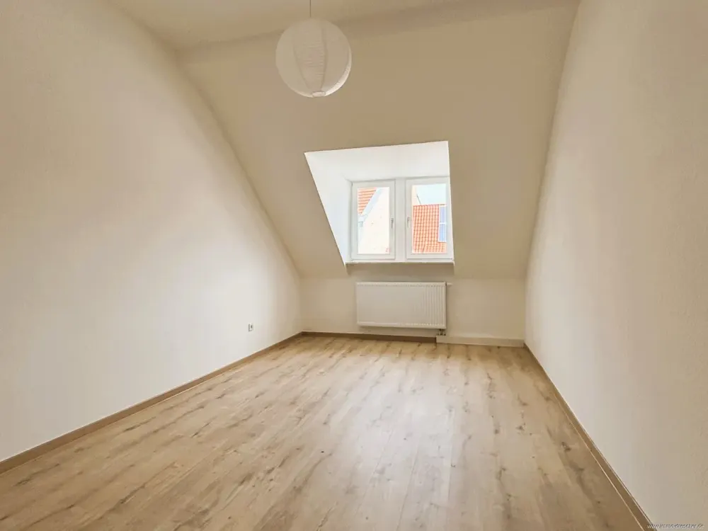 Newly Renovated Attic 3-Room Apartment with New Built-in Kitchen in SB - CITY