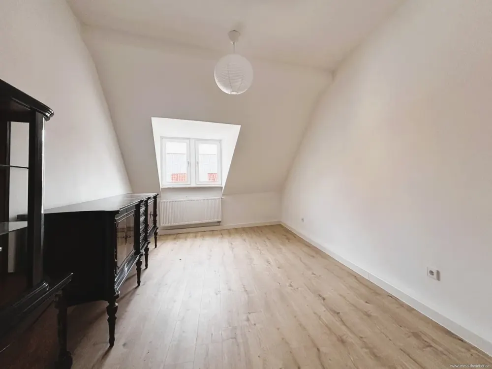 Newly Renovated Attic 3-Room Apartment with New Built-in Kitchen in SB - CITY