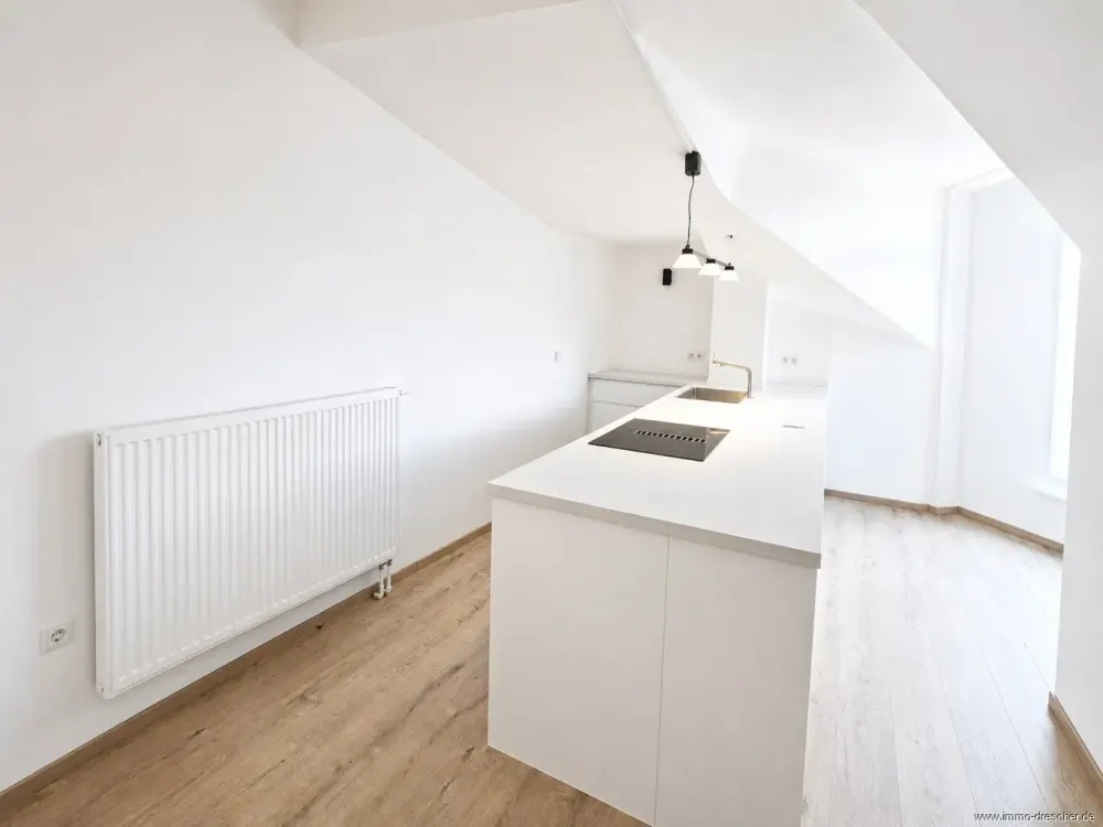 Newly Renovated Attic 3-Room Apartment with New Built-in Kitchen in SB - CITY