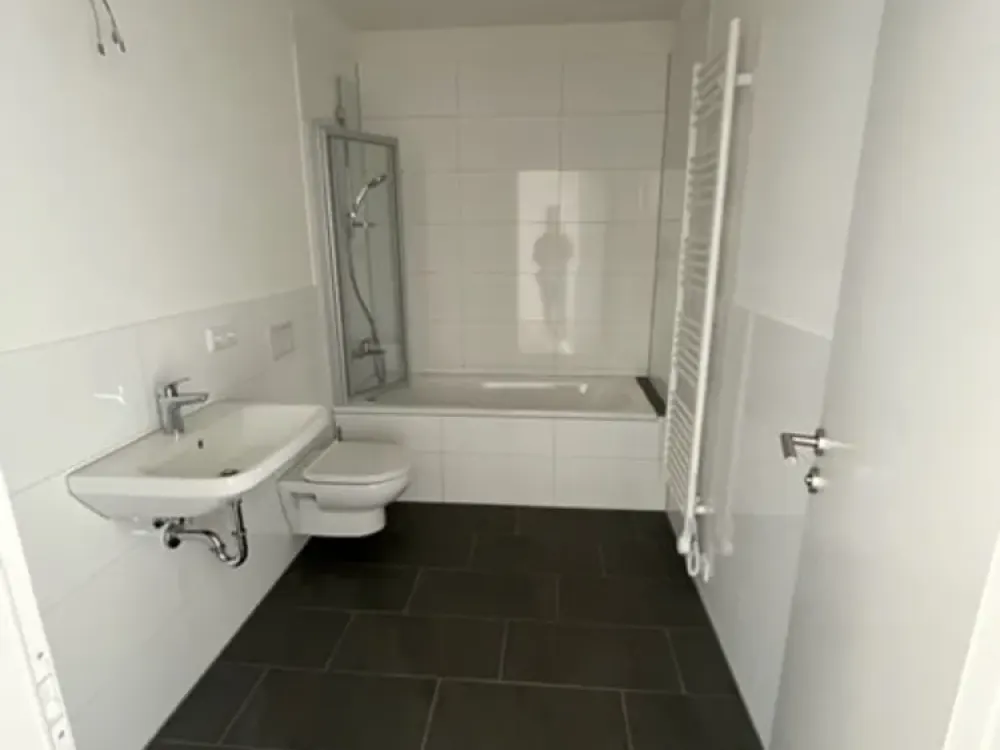 MODERN 2-Room Apartment with Balcony and High-Quality Features with Fitted Kitchen