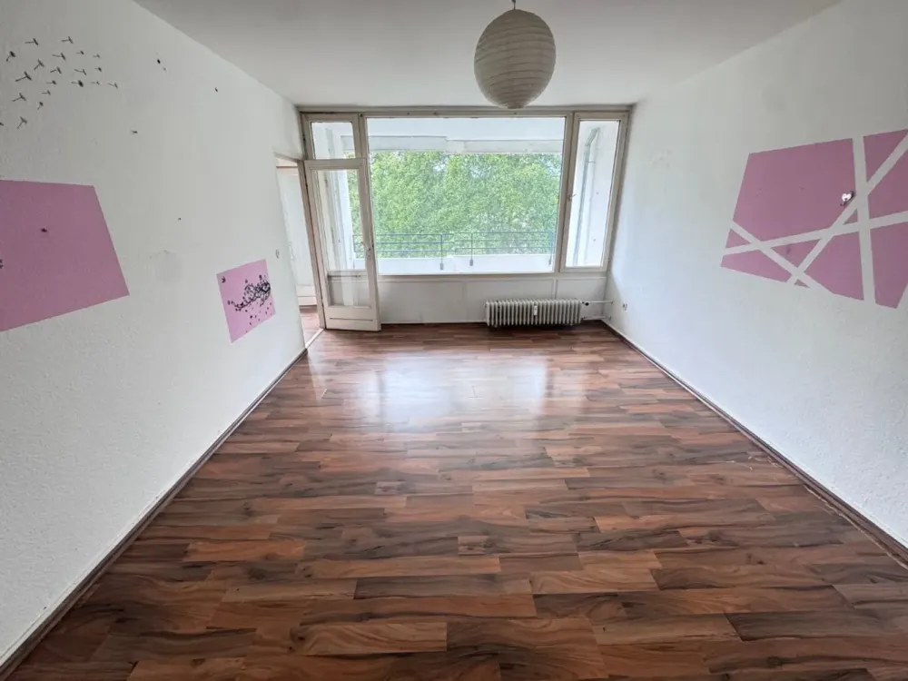 Cozy Comfortable Apartment with Elevator and Beautiful West Balcony