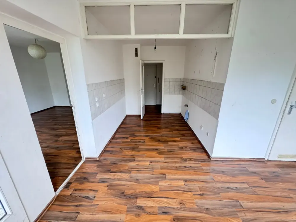 Cozy Comfortable Apartment with Elevator and Beautiful West Balcony