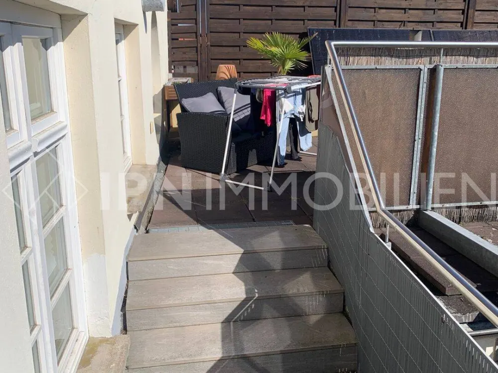 Fully Furnished! 3-Room Apartment with Large Terrace and Fitted Kitchen in the Eastern Old Town