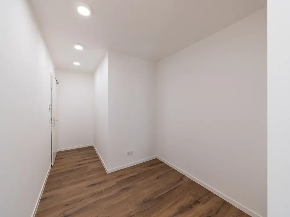 2-room apartment with fitted kitchen, sunny balcony and underground parking space - WE14