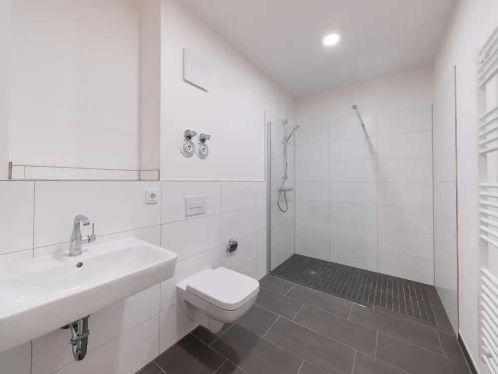 2-room apartment with fitted kitchen, sunny balcony and underground parking space - WE14