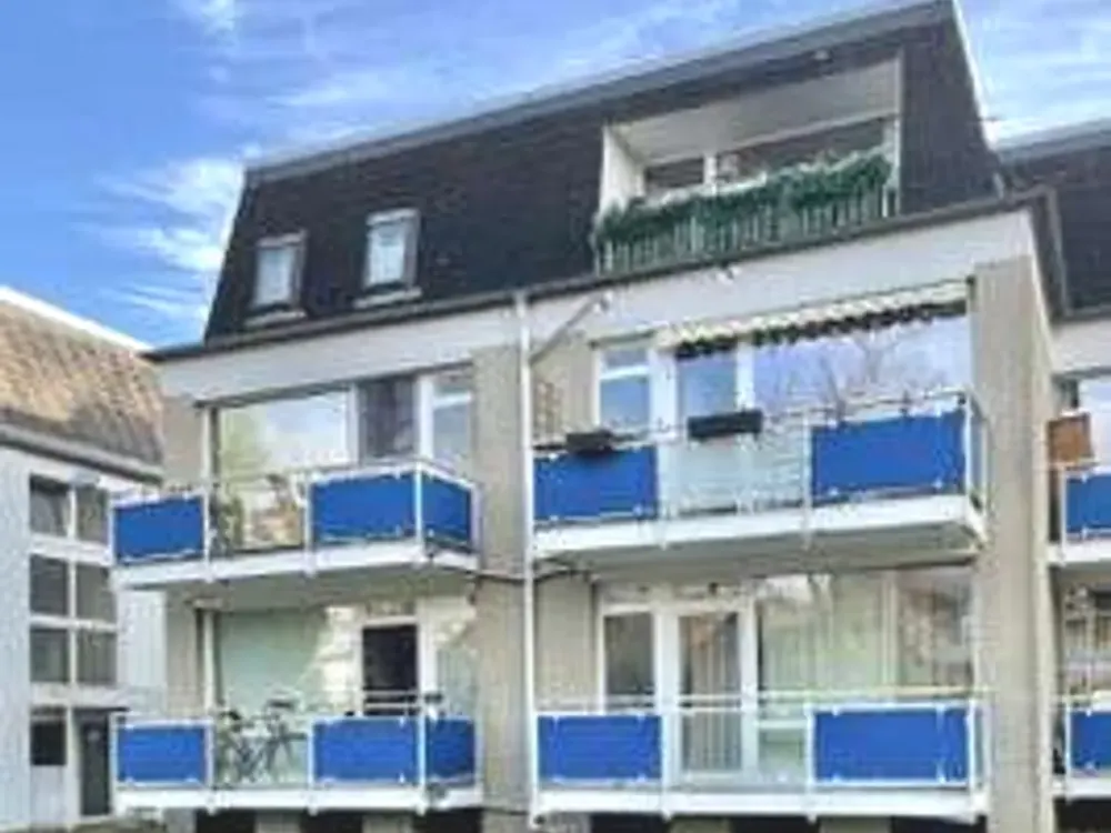 From private owner, stylish 2-room apartment with 2 balconies and fitted kitchen!