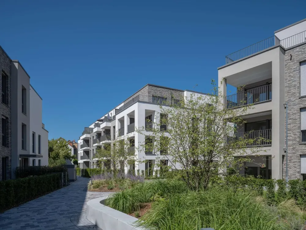 NEUBAU ERSTBEZUG-Charmante 3 Zi Whg-mit Gäste WC und Balkon-Wohnen auf höchstem Niveau