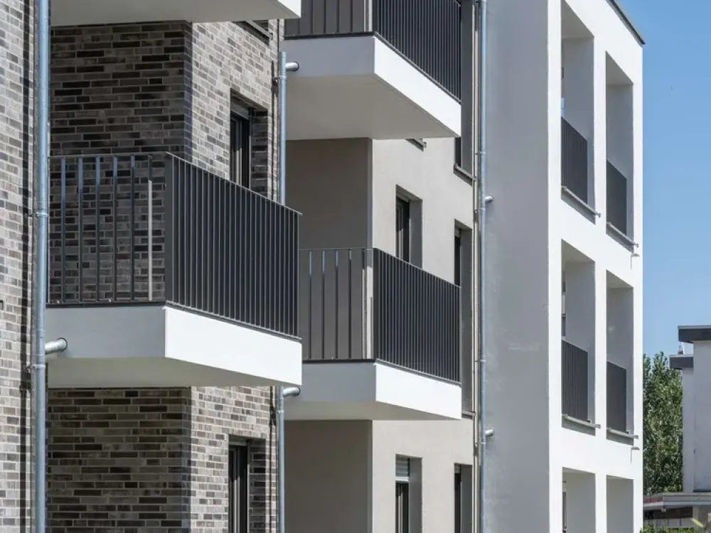 NEUBAU ERSTBEZUG-Charmante 3 Zi Whg-mit Gäste WC und Balkon-Wohnen auf höchstem Niveau