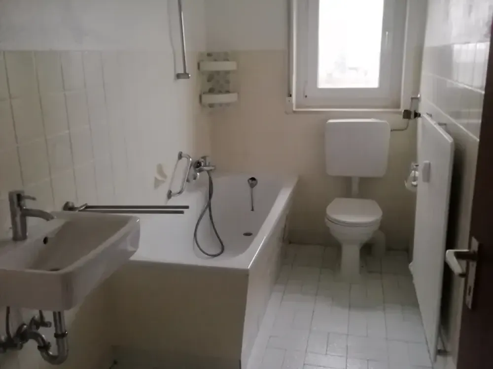 Living with Character: 2-Room Apartment in Karlsruhe-Grünwinkel