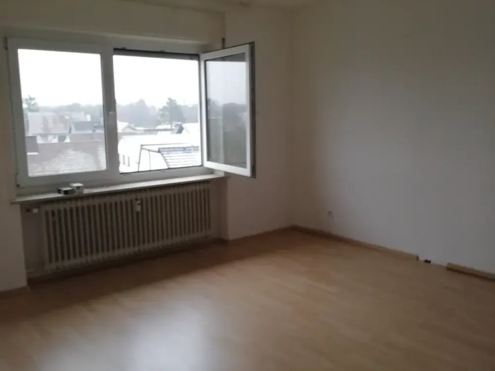 Living with Character: 2-Room Apartment in Karlsruhe-Grünwinkel