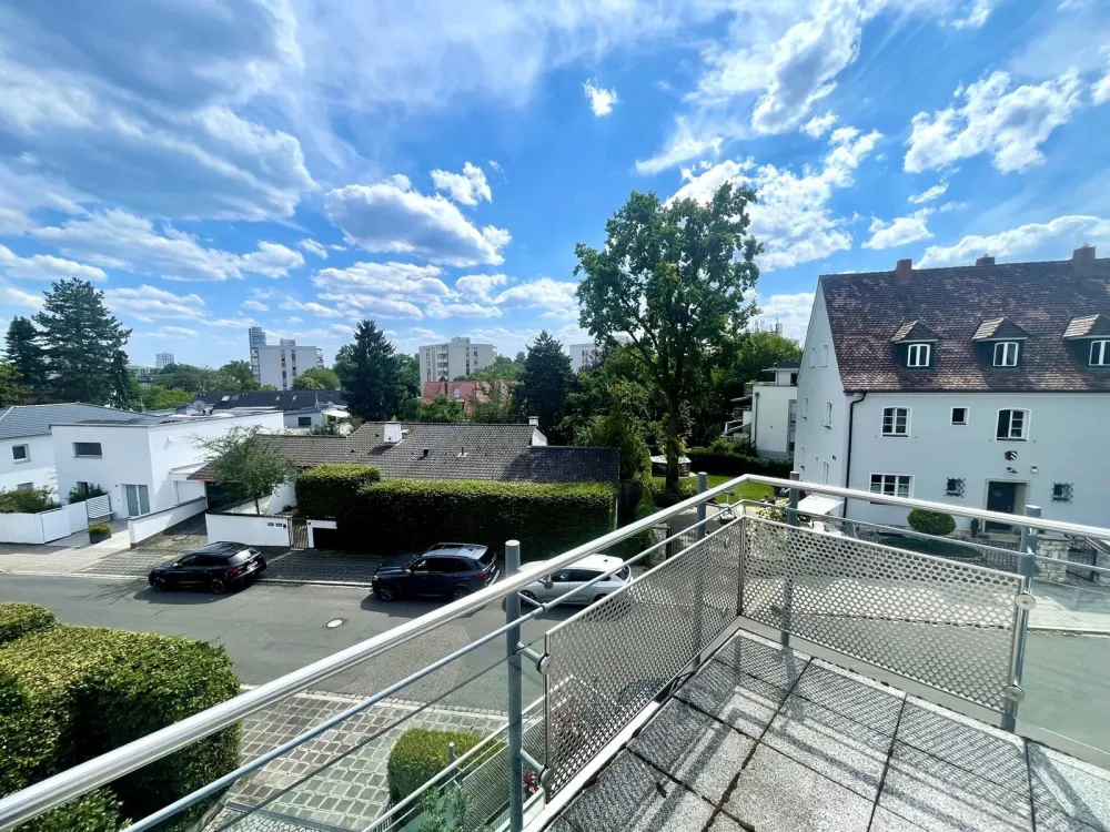Modern 3-Room Rental Apartment with Balcony and Underground Duplex Parking Space in Nürnberg-Erlenstegen!