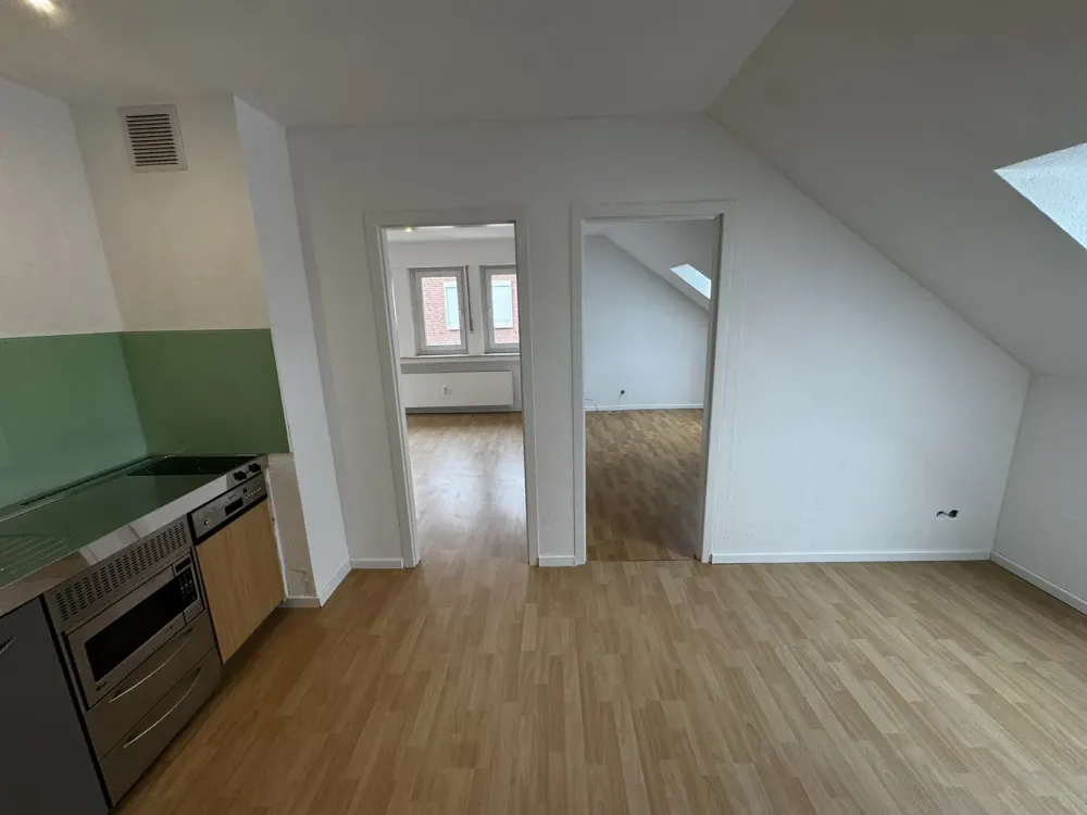 53m² Attic Apartment - 2.5 Rooms Kitchen Bathroom - Renovated Available Immediately