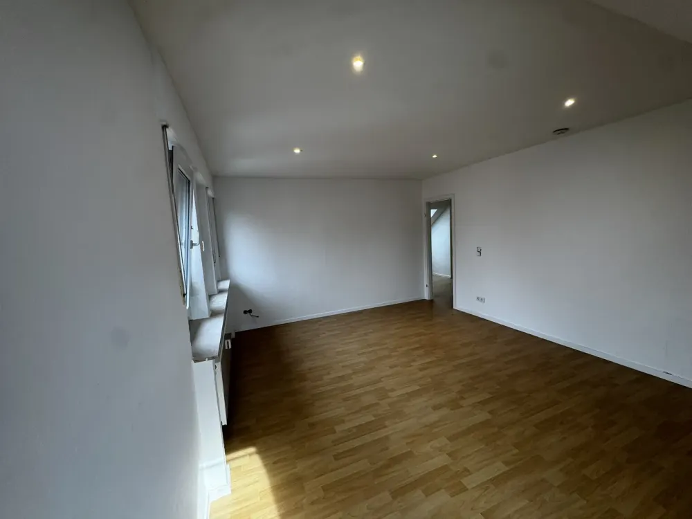 53m² Attic Apartment - 2.5 Rooms Kitchen Bathroom - Renovated Available Immediately