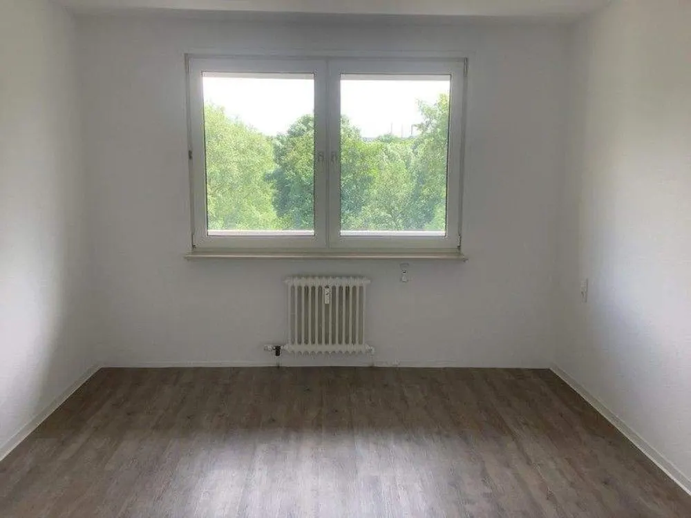 Hier lässt es sich aushalten: günstige 3-Zimmer-Wohnung in einer grünen Wohnanlage