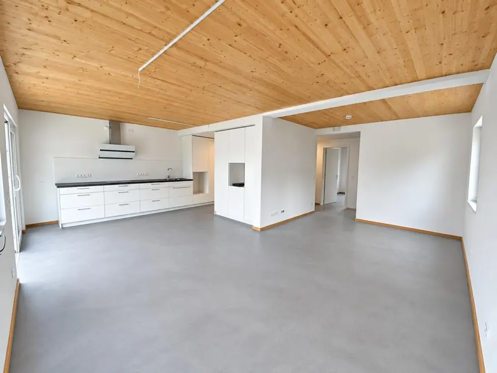 7603 - Modern, well-laid-out 3-room apartment with fitted kitchen, balcony, underground parking space - barrier-free!