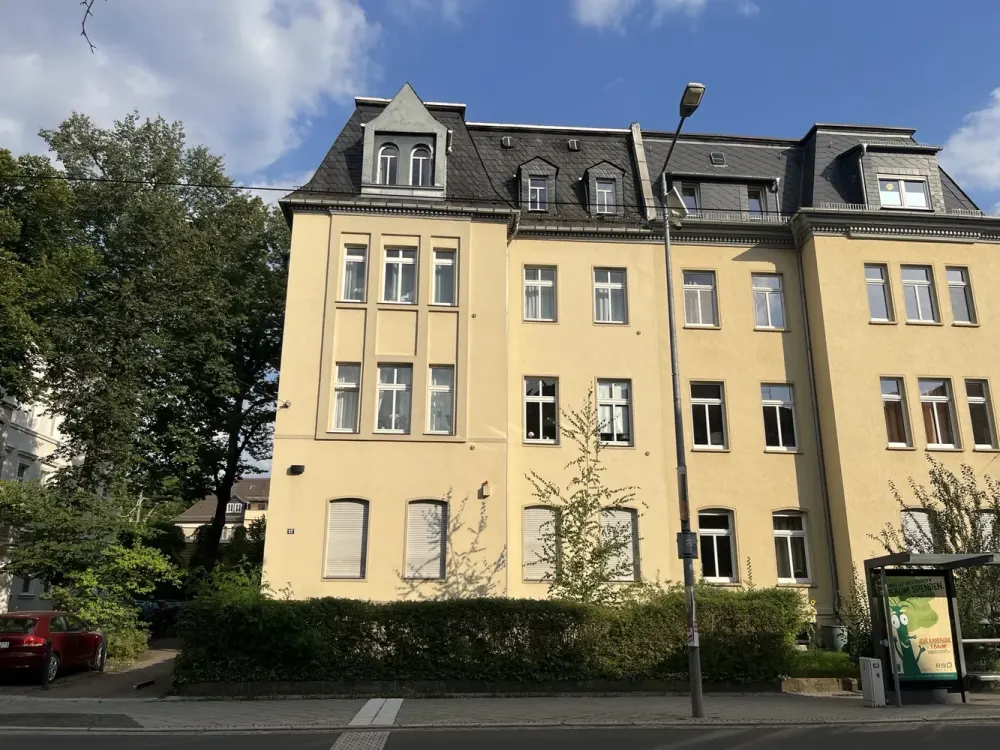 ### BERLINFLAIR ### Large "2" Room Old Building Apartment with Built-in Kitchen and Floorboards