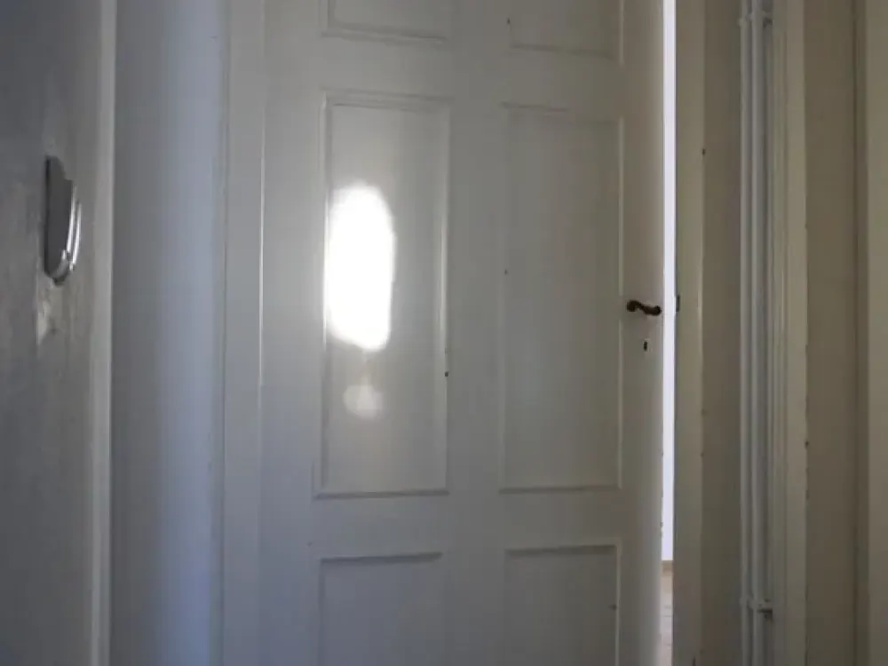 ### BERLINFLAIR ### Large "2" Room Old Building Apartment with Built-in Kitchen and Floorboards