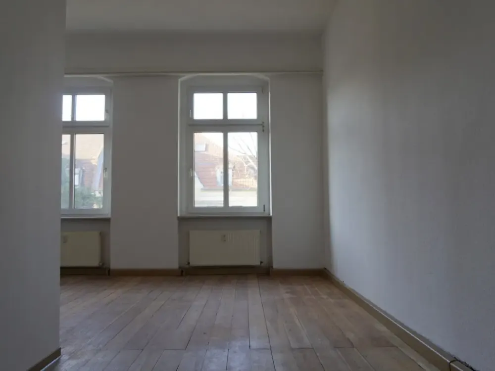 ### BERLINFLAIR ### Large "2" Room Old Building Apartment with Built-in Kitchen and Floorboards