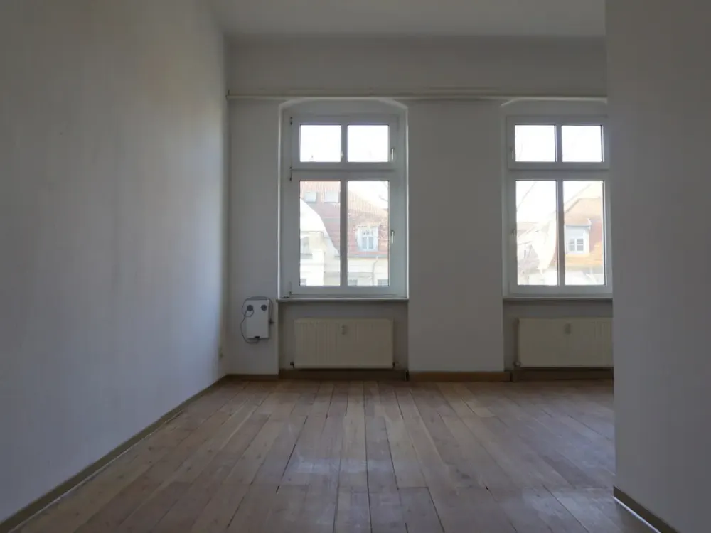 ### BERLINFLAIR ### Large "2" Room Old Building Apartment with Built-in Kitchen and Floorboards