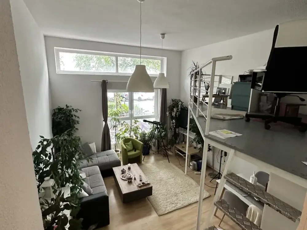 UPDATED!! Beautiful 2.5-Room Apartment in Südstadt