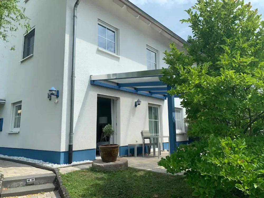Für WOCHENENDHEIMFAHRER! Voll möblierte 2-Zimmer-Wohnung mit überdachter Terrasse