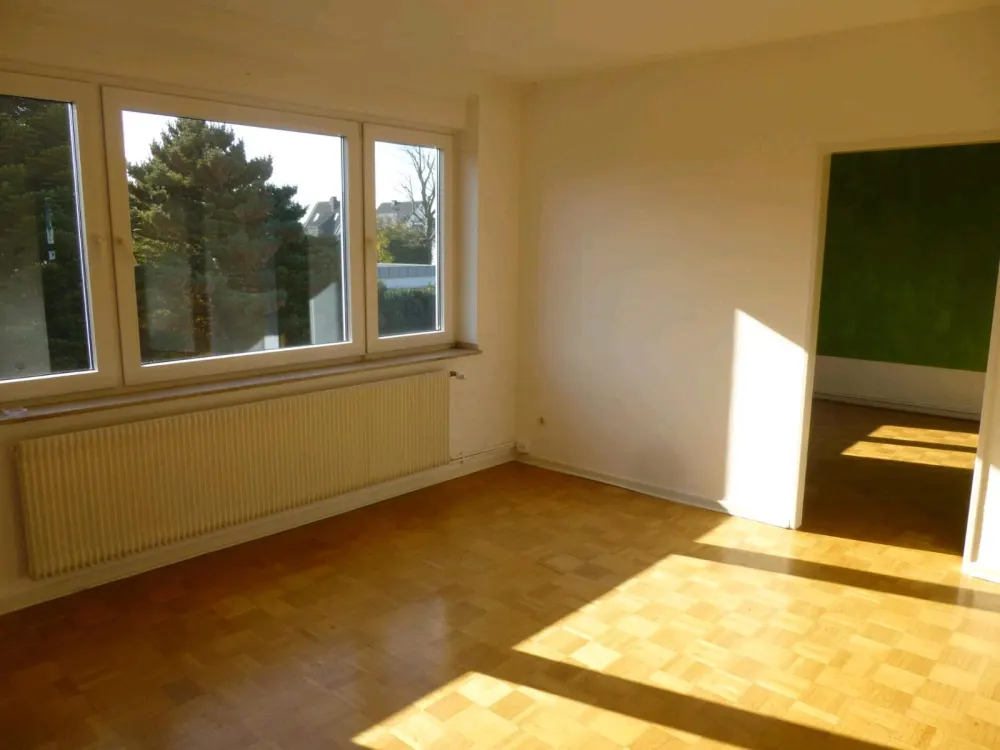 Bright 3-Room Apartment with Parking Space in Paderborn City Center