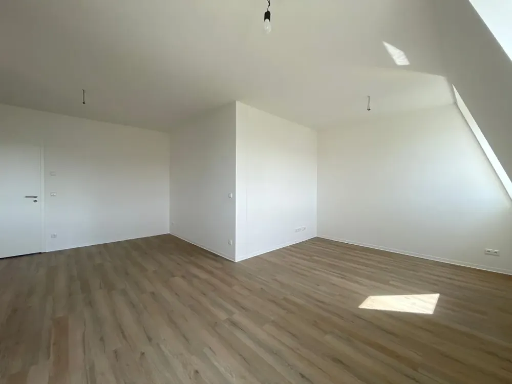 Newly Built Apartment with Loggia: Modern 4-Room with Daylight Bathroom in Zentrum-Ost | Optional with Fitted Kitchen