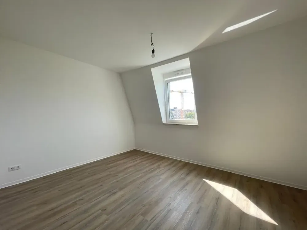 Newly Built Apartment with Loggia: Modern 4-Room with Daylight Bathroom in Zentrum-Ost | Optional with Fitted Kitchen