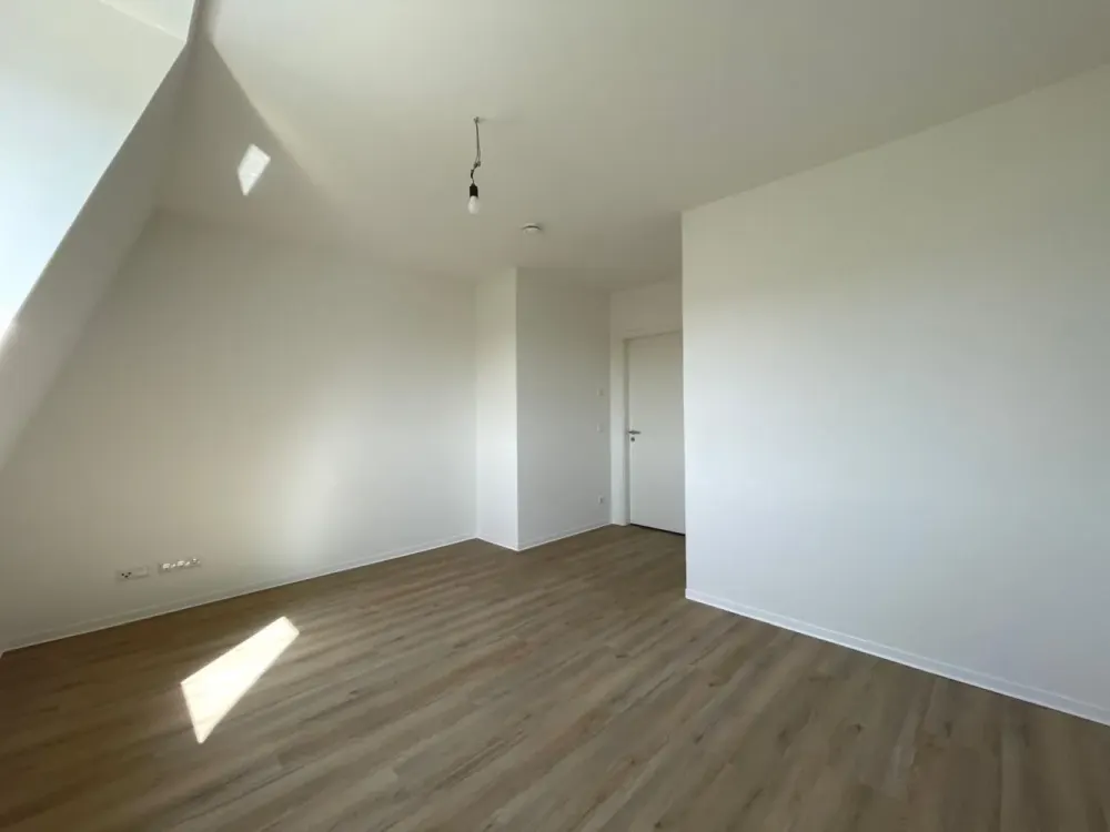 Newly Built Apartment with Loggia: Modern 4-Room with Daylight Bathroom in Zentrum-Ost | Optional with Fitted Kitchen