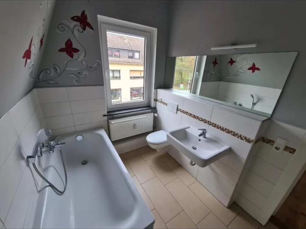 Kattenturm 3 Rooms plus Fitted Kitchen and Balcony Available Immediately