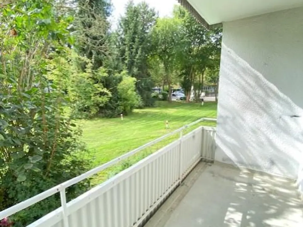 Freshly Renovated 3-Room Apartment with Balcony and Great View