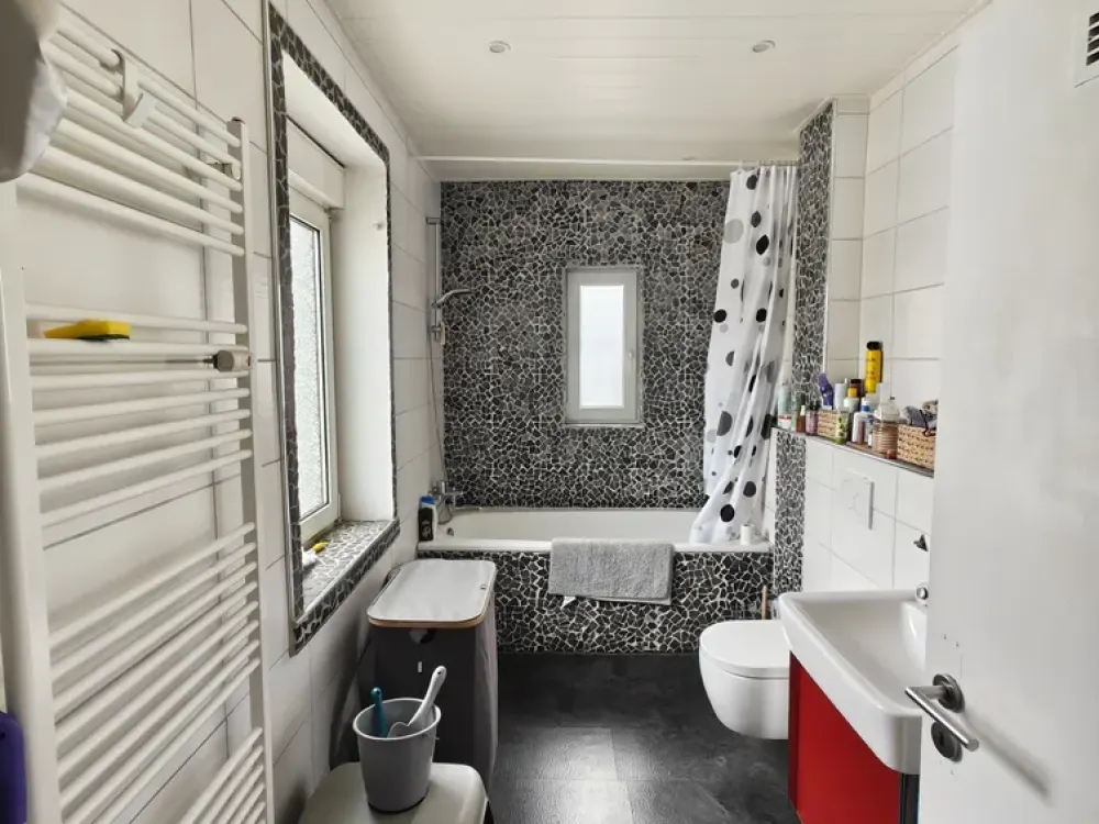 Attractive, fully renovated 3-room apartment in Leverkusen Schlebusch