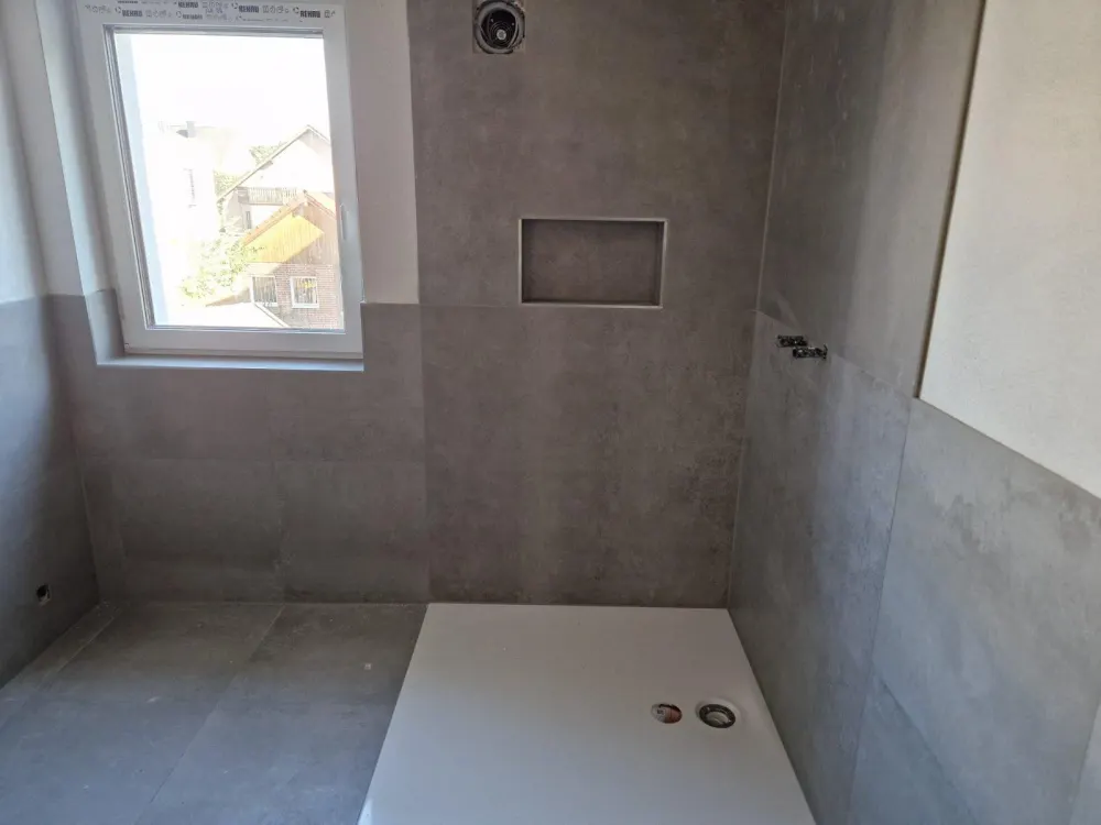 3 rooms, 100 sqm, kitchen, bathroom, guest WC, storage room, terrace/balcony, parking space