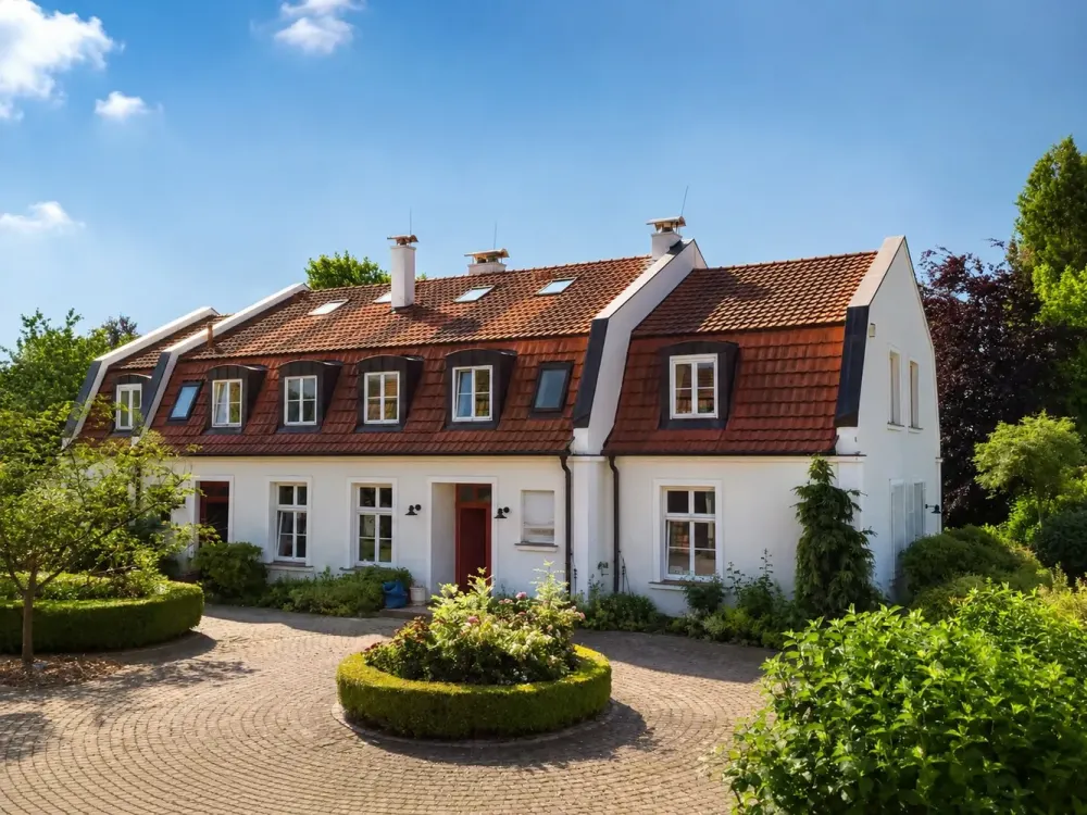 Bright 3-Room Apartment with Garden and Parking Space