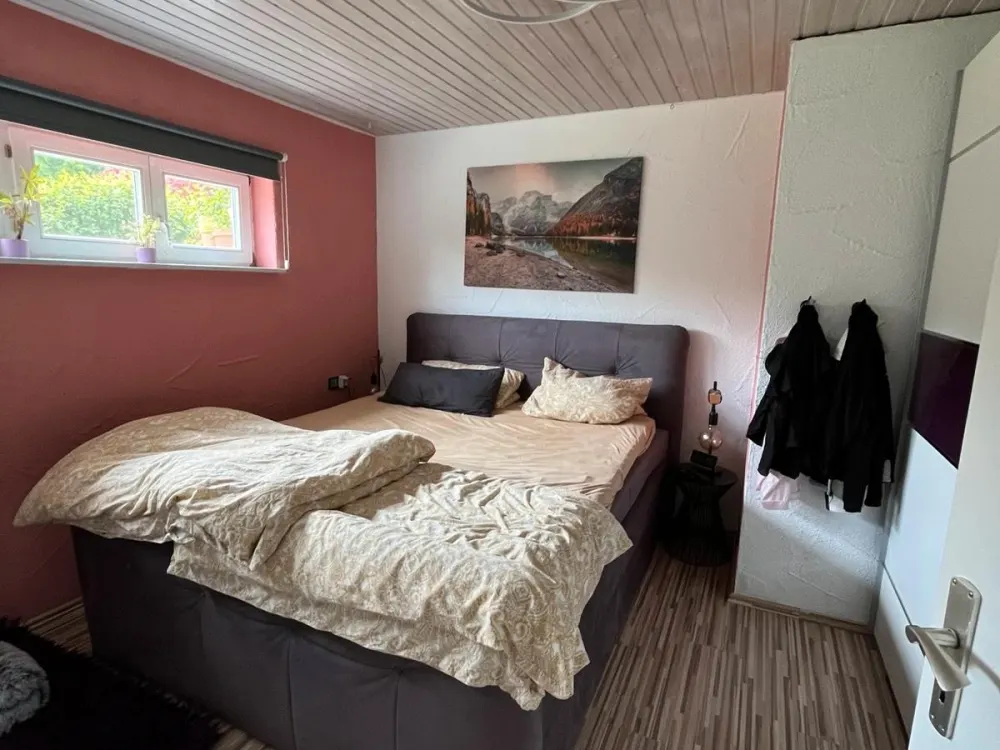 2,5 Zimmer Wohnung, Erdgeschoss, sehr hell und mit großem Garten
