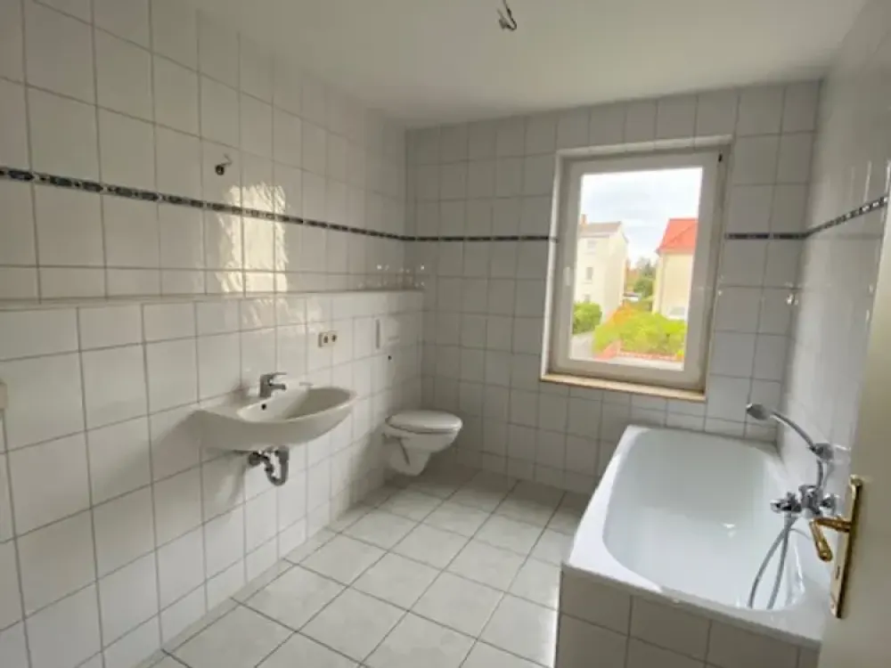 Cozy 2-Room Apartment on the Ground Floor with Kitchen and Bathroom with Shower in a Great Location!! WE 2