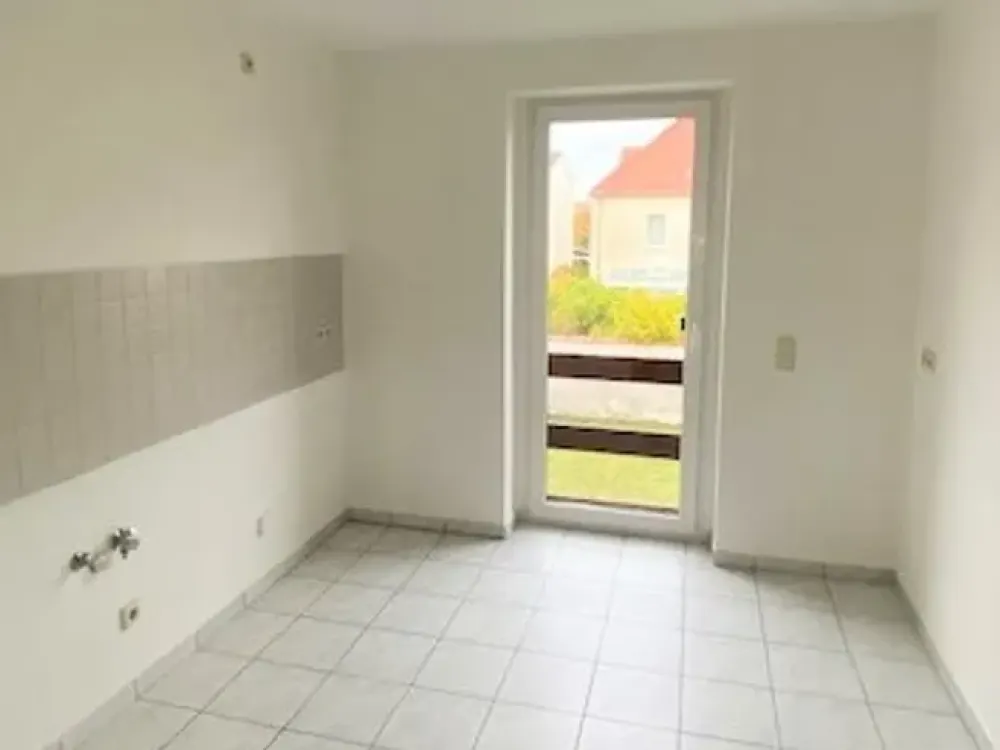 Cozy 2-Room Apartment on the Ground Floor with Kitchen and Bathroom with Shower in a Great Location!! WE 2