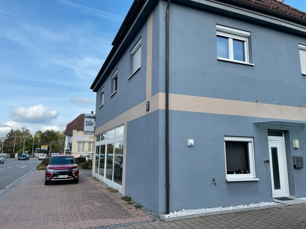 Charmante Dachgeschosswohnung mit eigener Sauna und neuer Küche