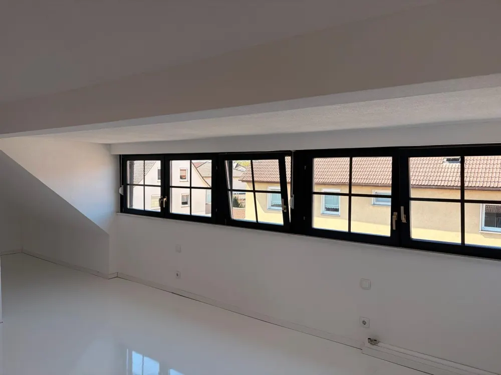 Charmante Dachgeschosswohnung mit eigener Sauna und neuer Küche