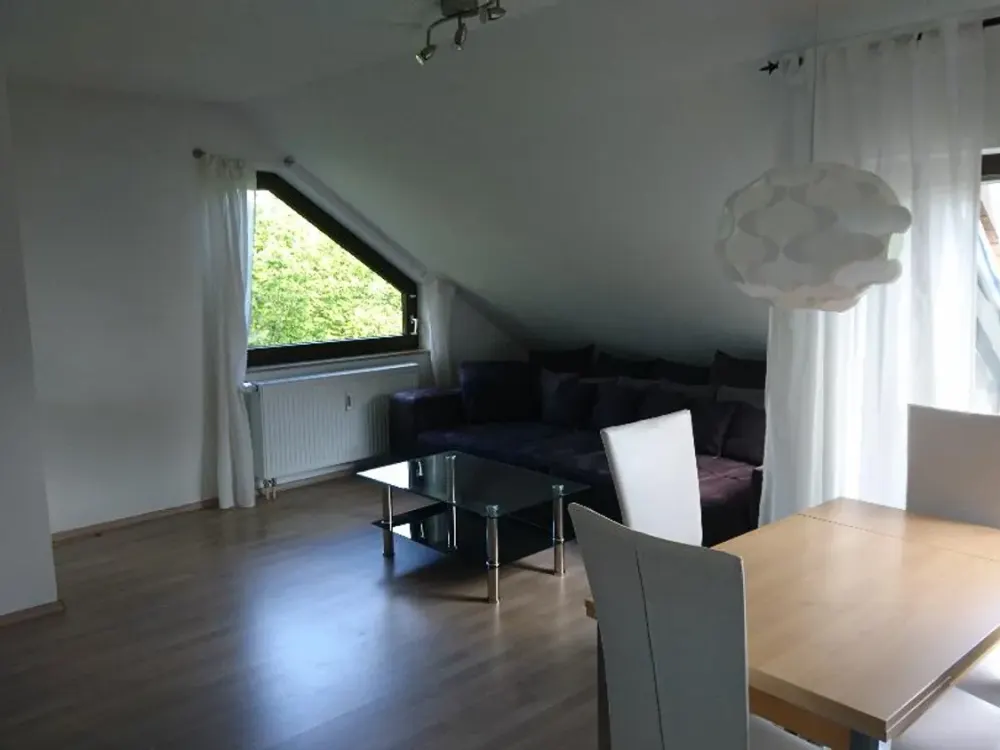 Möblierte 2-Zimmer-DG-Wohnung mit Balkon in Stuttgart-Kaltental