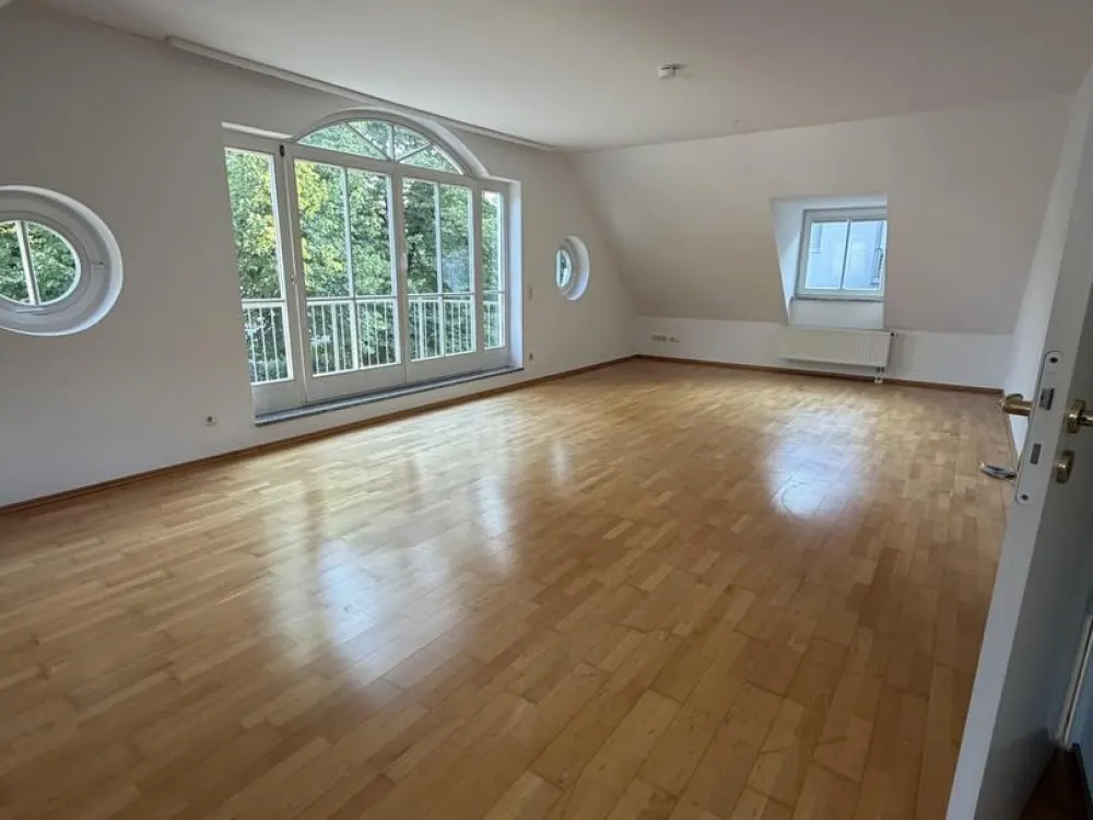 Bright 4-Room Apartment for Rent in Nymphenburg, Munich
