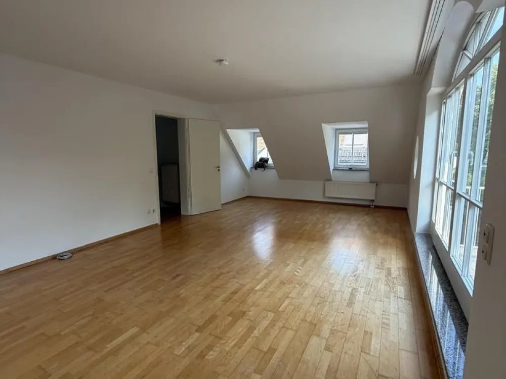Bright 4-Room Apartment for Rent in Nymphenburg, Munich