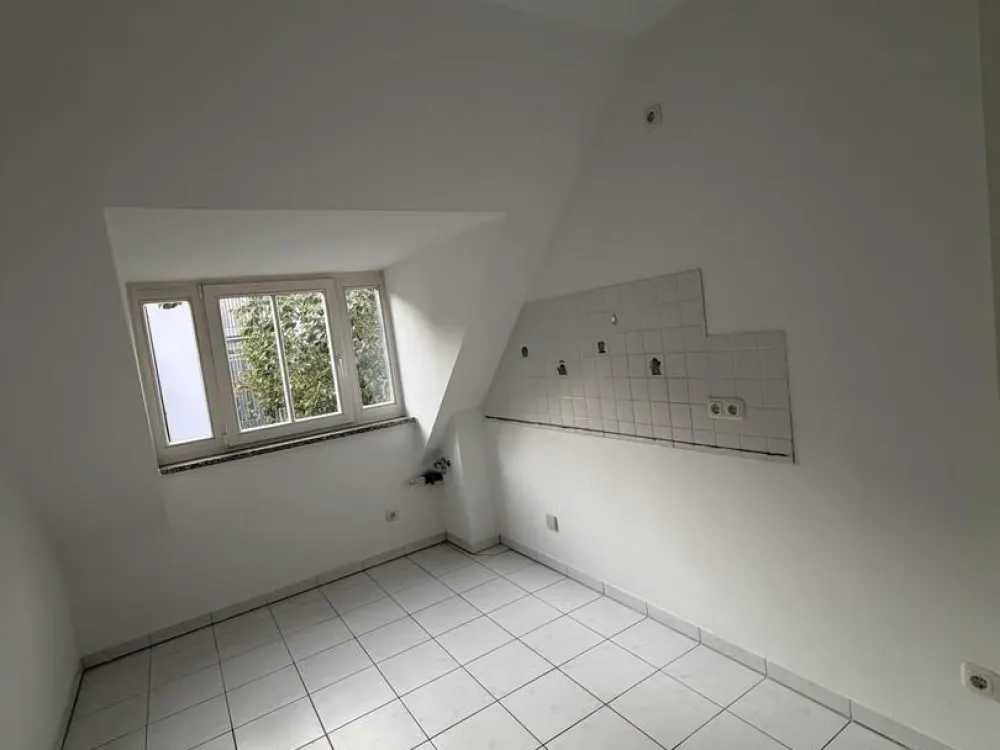 Bright 4-Room Apartment for Rent in Nymphenburg, Munich