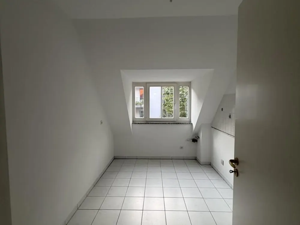 Bright 4-Room Apartment for Rent in Nymphenburg, Munich