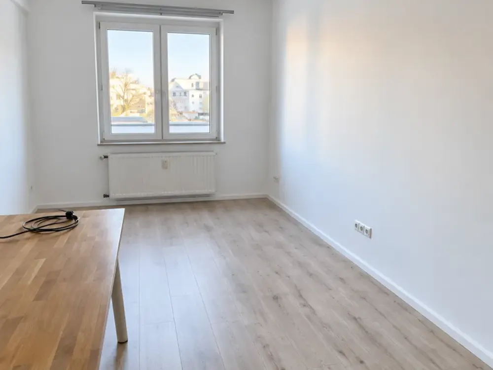 منزل بثلاث غرف ومساحة واسعة في وسط مدينة دوسلدورف