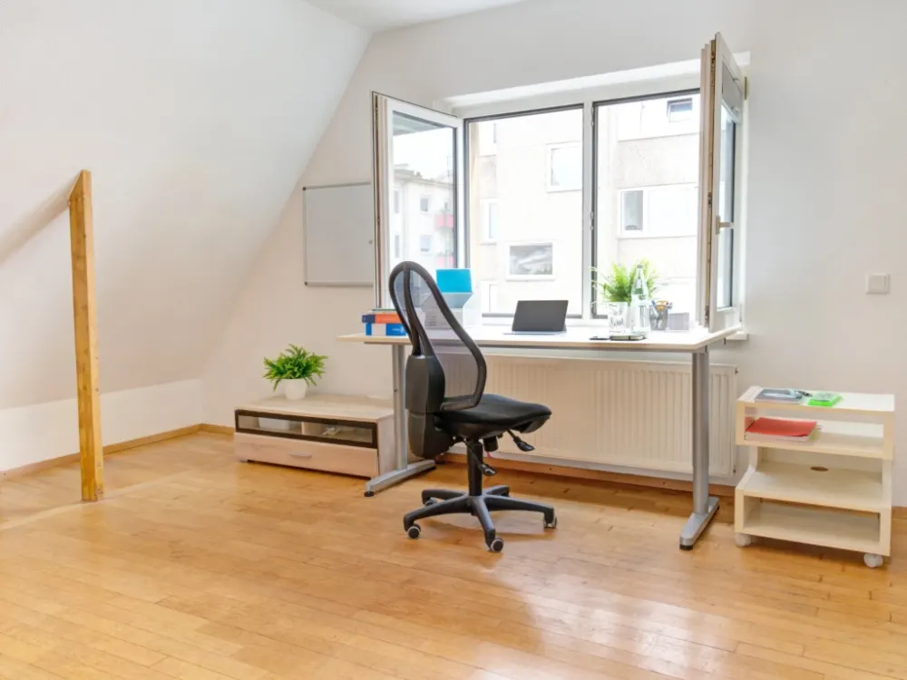 Central Student Shared Apartment in a Historic Building