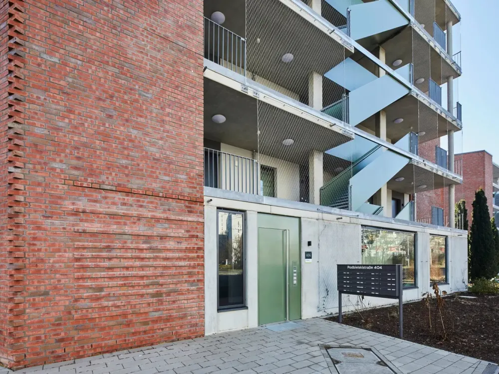 2 Zimmer mit Balkon